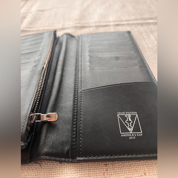Gorgeous 2017 Louis Vuitton America’s Cup Wallet - Picture 6 of 9
